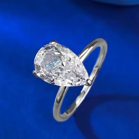 18k 1.75ct Pear Cut Ring - Picture 6 of 15